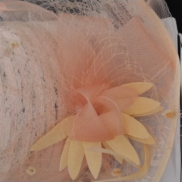 2023 Fascinator/Hat Lt..Pink Lace Look Bucket Hat Kentucky Derby Church Car Race - Picture 5 of 6